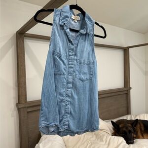 Cloth & Stone Chambray Sleeveless Button-down Shirt Medium